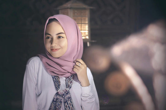 A Muslim girl wear hijab | Can a Non Muslim Wear a Hijab?